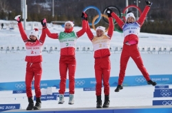 Российские лыжницы выиграли эстафетную гонку в олимпийском Пекине-2022.